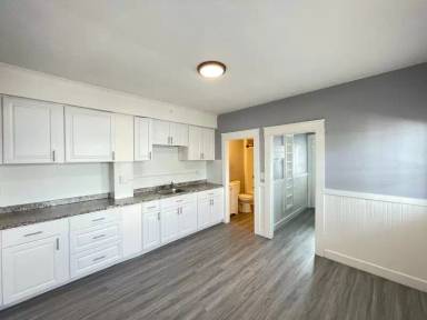 Main picture of 559 Silver St