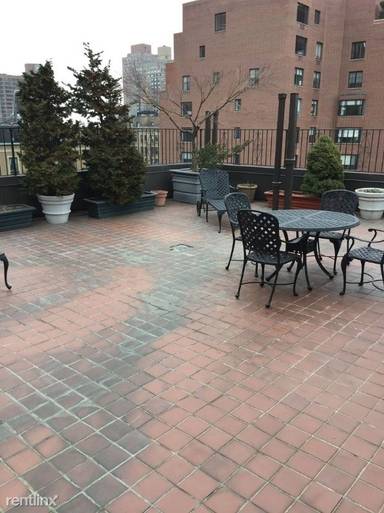 Main picture of 115 E 92nd St