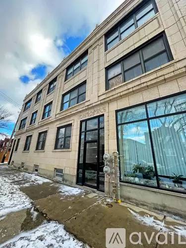 Main picture of 4425 N Milwaukee Ave