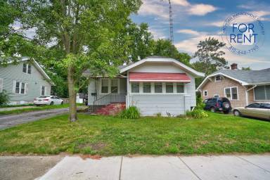 Main picture of 702 Saint Clair Ave