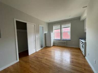 Main picture of 215 E Broadway