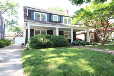 Main picture of 23 W 69th St