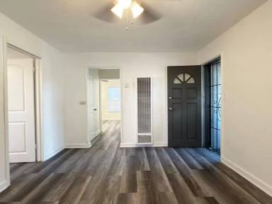Main picture of 5706 Linden Ave