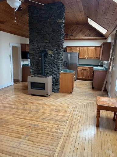 Main picture of 31 Oak St