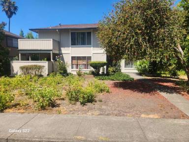 Main picture of 906 Joanne Ct