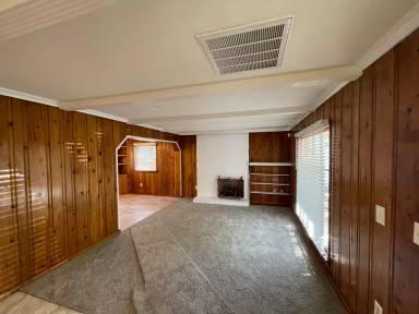 Main picture of 2477 Pacheco St