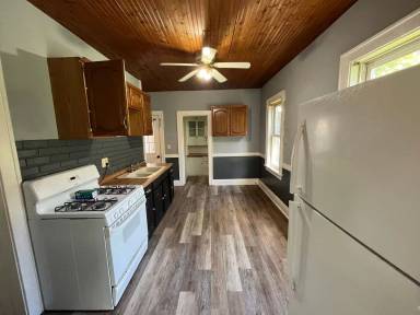 Main picture of 204 Ruder St