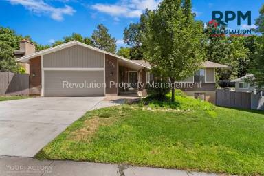 Main picture of 5702 Maplewood Dr