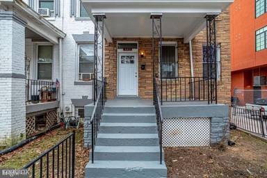 Main picture of 648 Lamont St NW