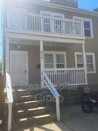 Main picture of 854 Niagara St