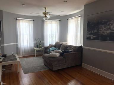Main picture of 17 Pleasant St
