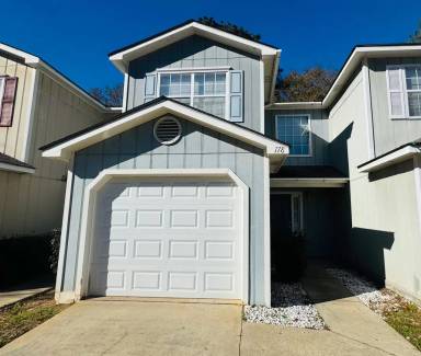 Main picture of 180 Commons Dr