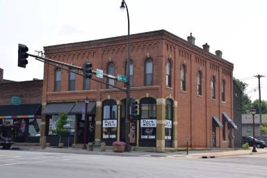 Main picture of 601 N Riverfront Dr