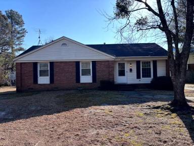 Main picture of 529 Waterbury Dr