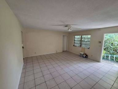 Main picture of 205 SE 7th St