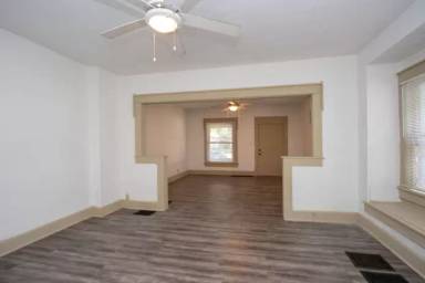Main picture of 1136 N Lasalle St