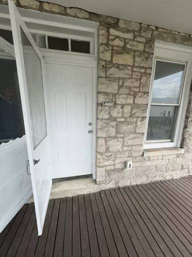 Main picture of 406 E Cold Spring Ln