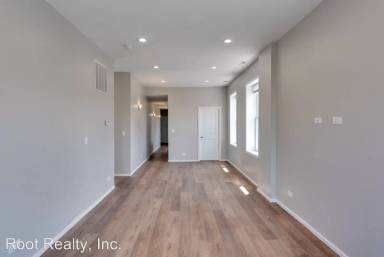 Main picture of 2501 N Southport Ave