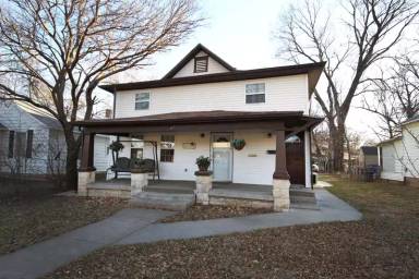 Main picture of 117 W 2nd St