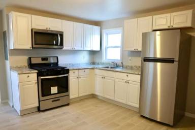Main picture of 296 W 6th St
