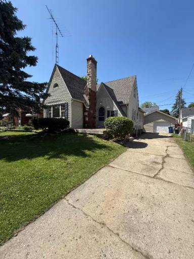 Main picture of 2313 E Court St