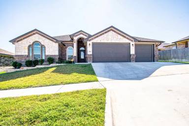 Main picture of 8101 Tenley Way