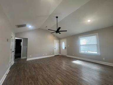 Main picture of 329 N New Hope Rd