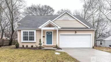 Main picture of 2365 Pinecrest Ave