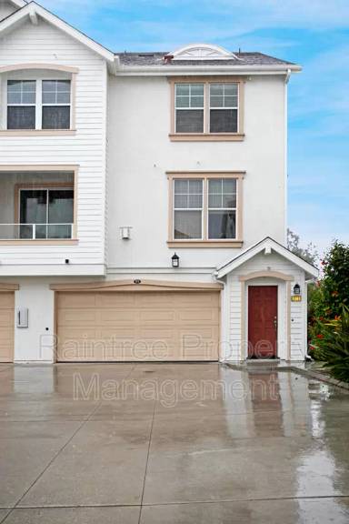 Main picture of 780 Harbor Cliff Way