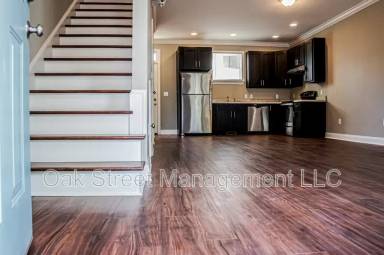 Main picture of 913 E Martin Luther King Blvd
