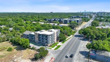 Main picture of 100 W Mockingbird Ln