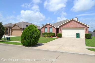 Main picture of 3005 Lake Side Dr
