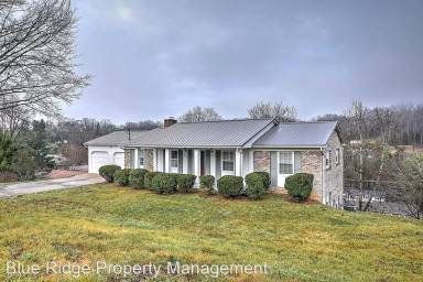 Main picture of 328 Blue Haven Dr
