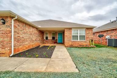 Main picture of 11436 SW 25th Ter