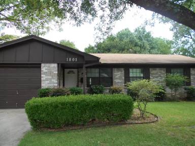 Main picture of 1801 Meadowcrest Dr