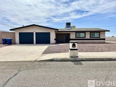 Main picture of 2695 Smoketree Ave N