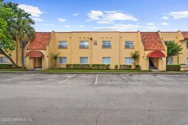 Main picture of 6552 La Mirada Dr E