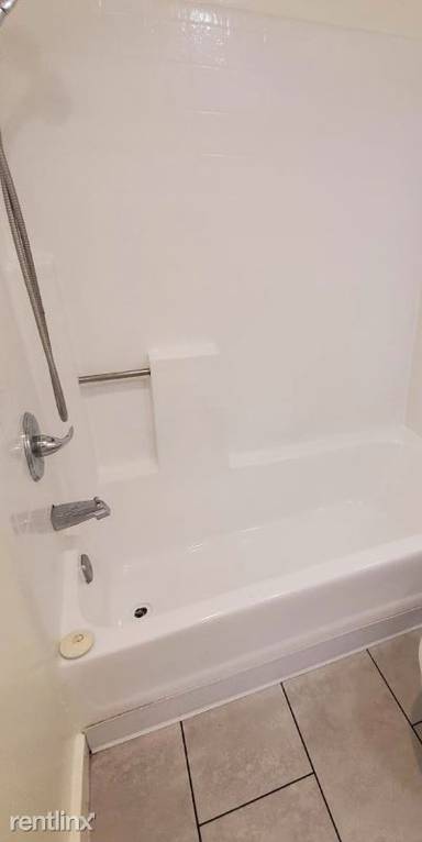 Main picture of 7044 Hawthorn Ave
