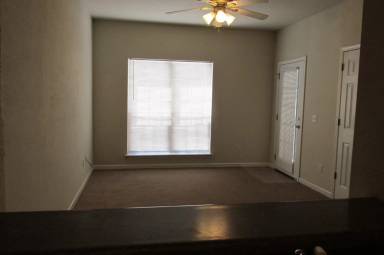 Main picture of 611 W Grove Ave