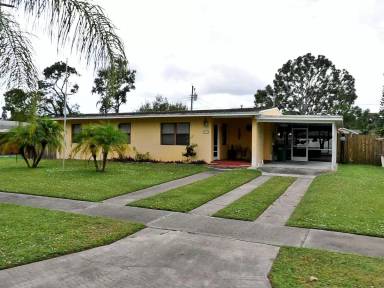 Main picture of 140 SE Serenata Ct