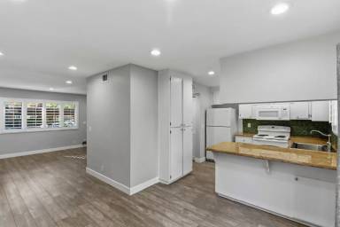 Main picture of 412 Alvarado Ave