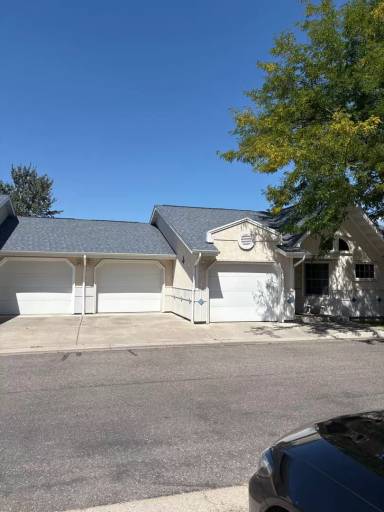 Main picture of 806 Crestmont Way