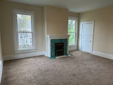 Main picture of 220 E Franklin St