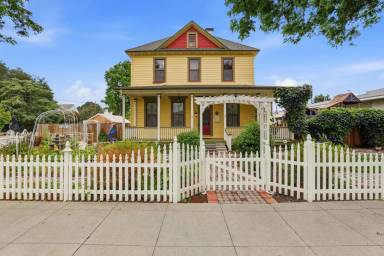 Main picture of 482 South St