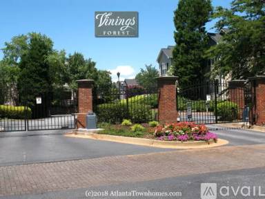 Main picture of 912 Vinings Forest Ln SE