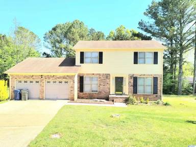 Main picture of 904 Lark Cir