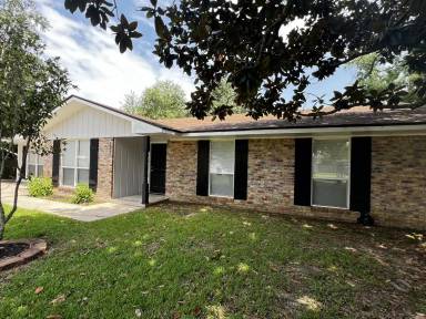 Main picture of 121 Joan St