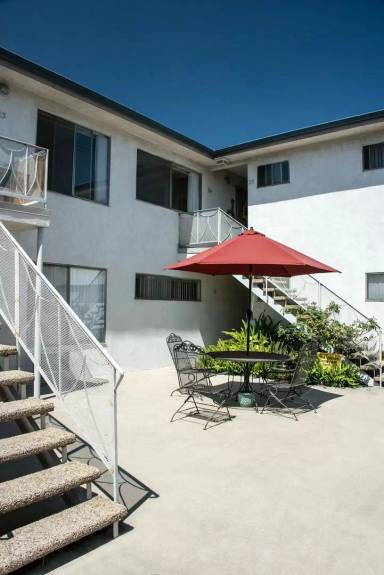 Main picture of 411 E Broadway