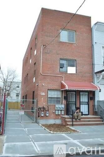 Main picture of 377 Essex St