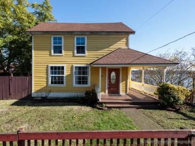 Main picture of 440 S 2nd St